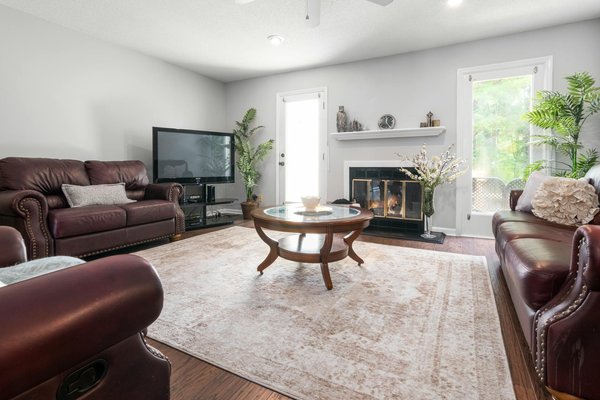 Comment organiser un espace de rangement sous l'escalier de manière pratique et esthétique ?